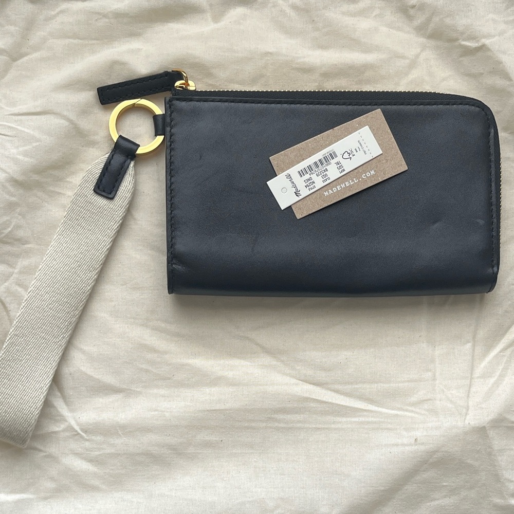 Madewell Essential Zip Clutch retails $88 - Picture 2 of 8